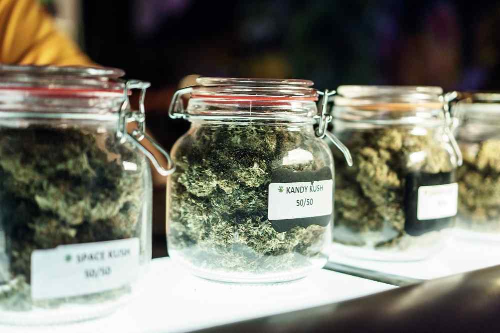 kandy-kush-in-jars-bud.jpg