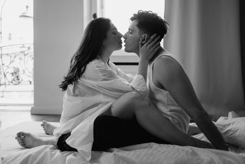 couple-intimate-bw
