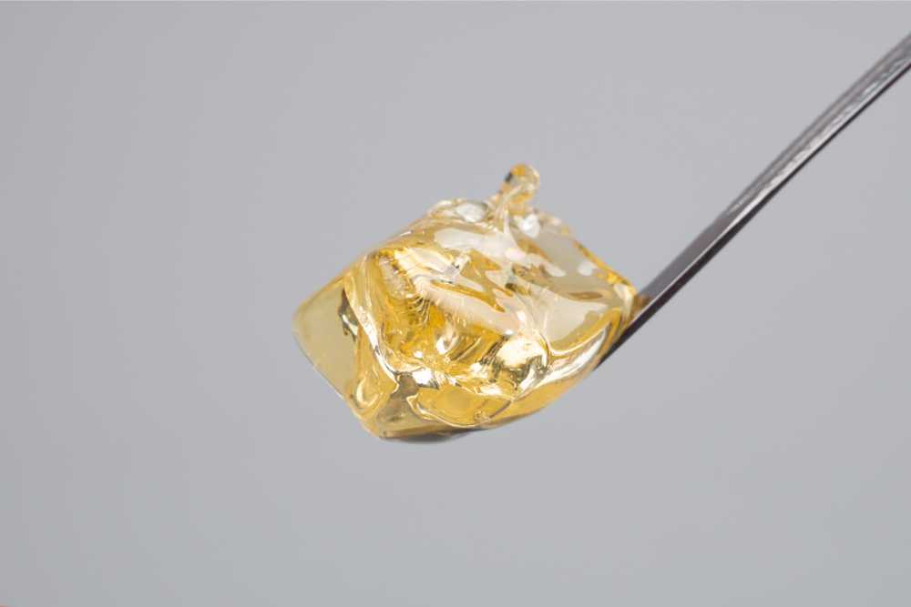 thca diamonds up close shot on dab tool