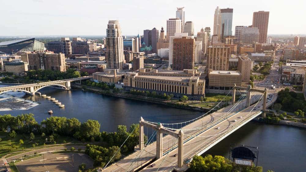 minneapolis skyline daytime bridge