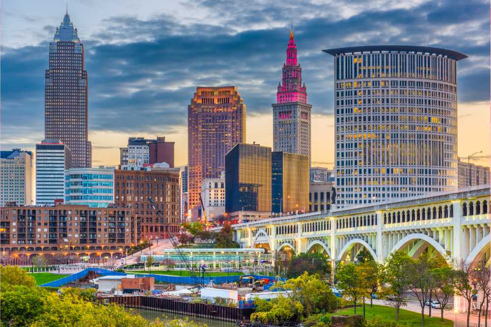 cleveland ohio skyline evening