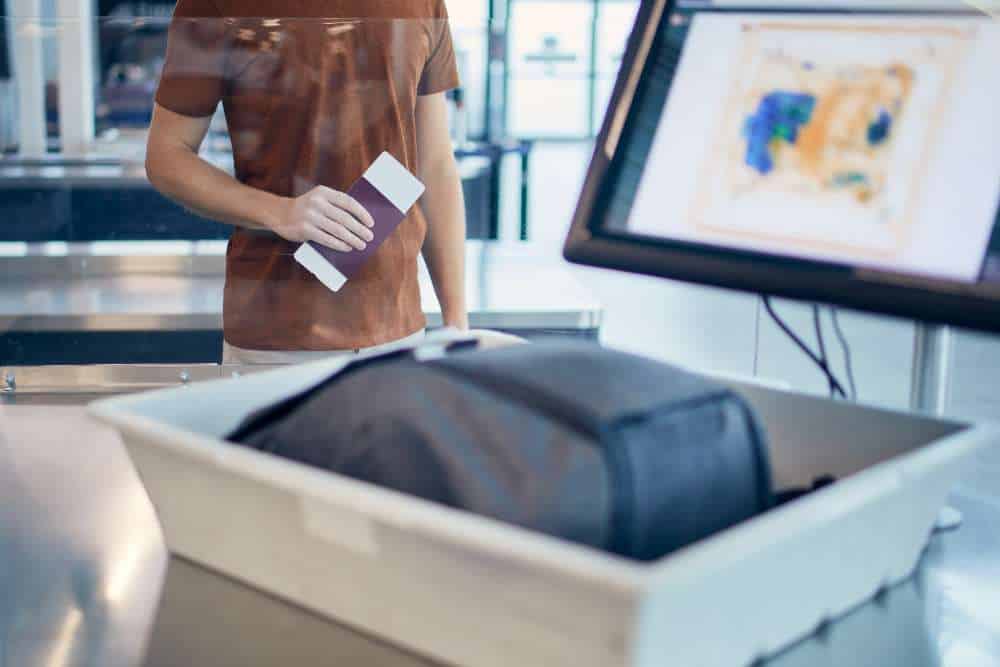 x ray baggage check at airport